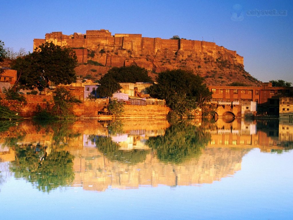 Foto: Fort Reflected In A Pool At Sunset, Jodhpur, Rajasthan, India