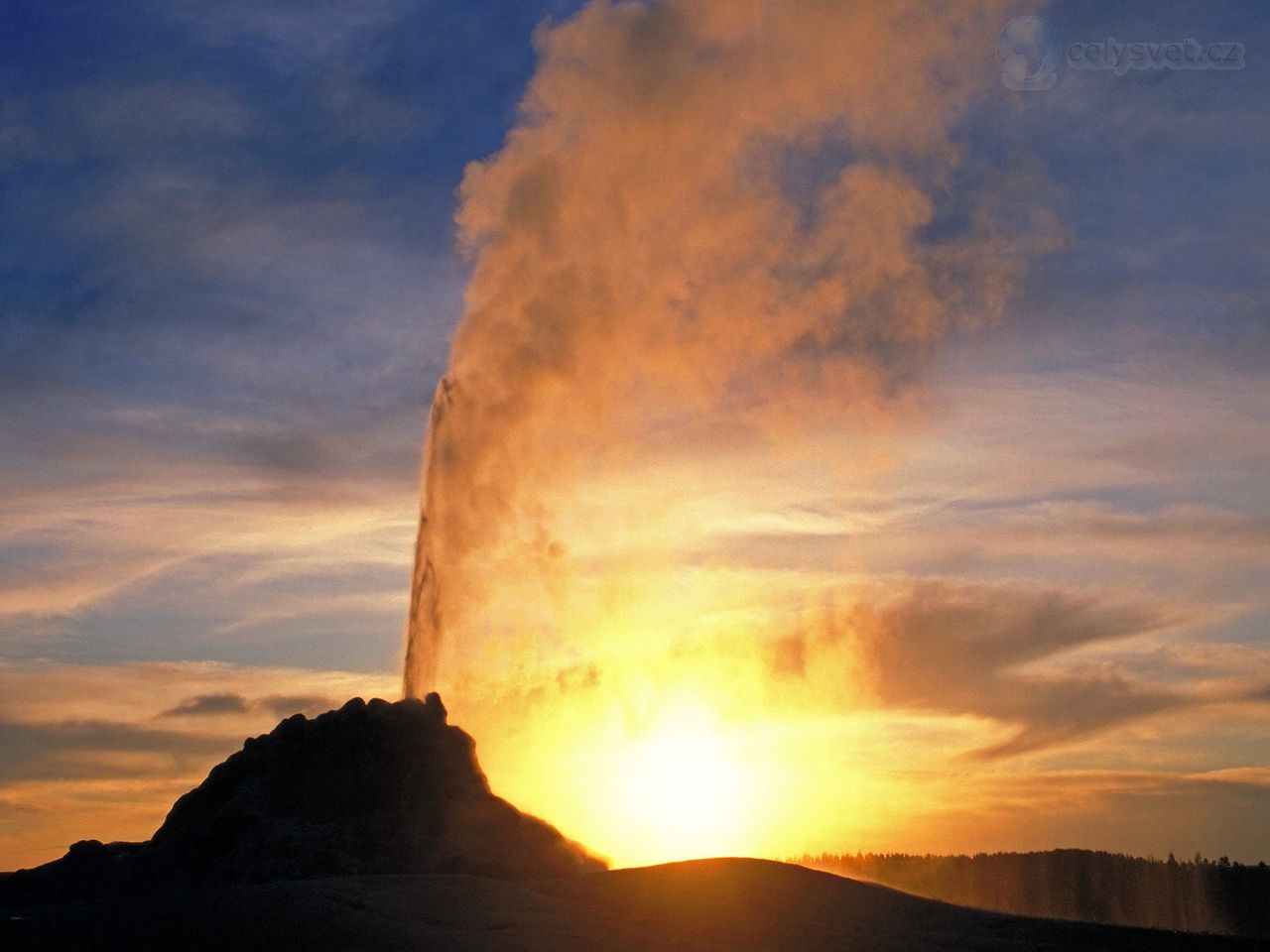 Foto: White Dome Geyser Sunset, Lower Geyser Basin, Yellowstone National Park, Wyoming