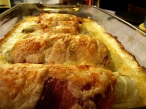 Recept online: Šunkové závitky s čekankou a bešamelem: Grilované šunkové závitky s čekankou a bešamelem