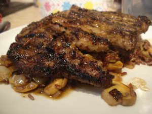 Recept online: Zapeen hovz steaky: Hovz steaky zapeen se smetanou a vrstvou ampion, kapari, rajat a mozzarelly